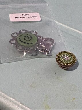 Green Crystal Kameleon Jewel Pop with free stainless steel zipper pull